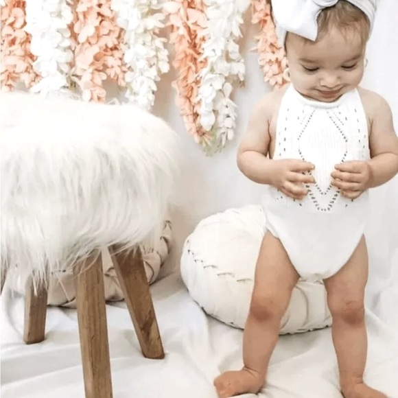 Bailey's Blossoms Girls Crochet Romper size: 12-18 Months - Picture 5 of 7